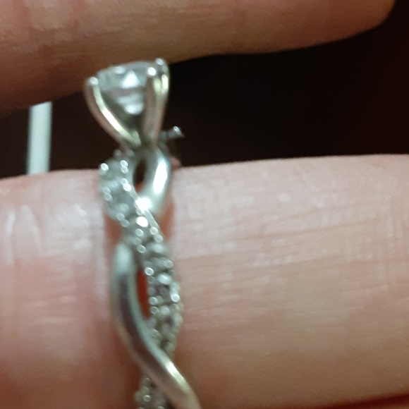 Diamond ring - Picture 2 of 2